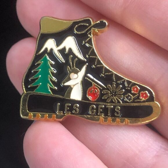 les gets france boot pin travel tourist  souvenir voyage touristique - Picture 5 of 6